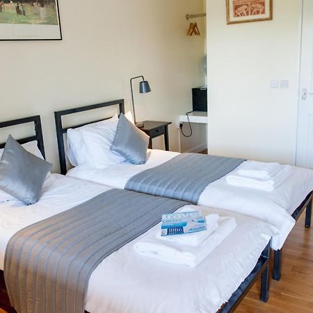 Cowbridge Cabins Екстериор снимка