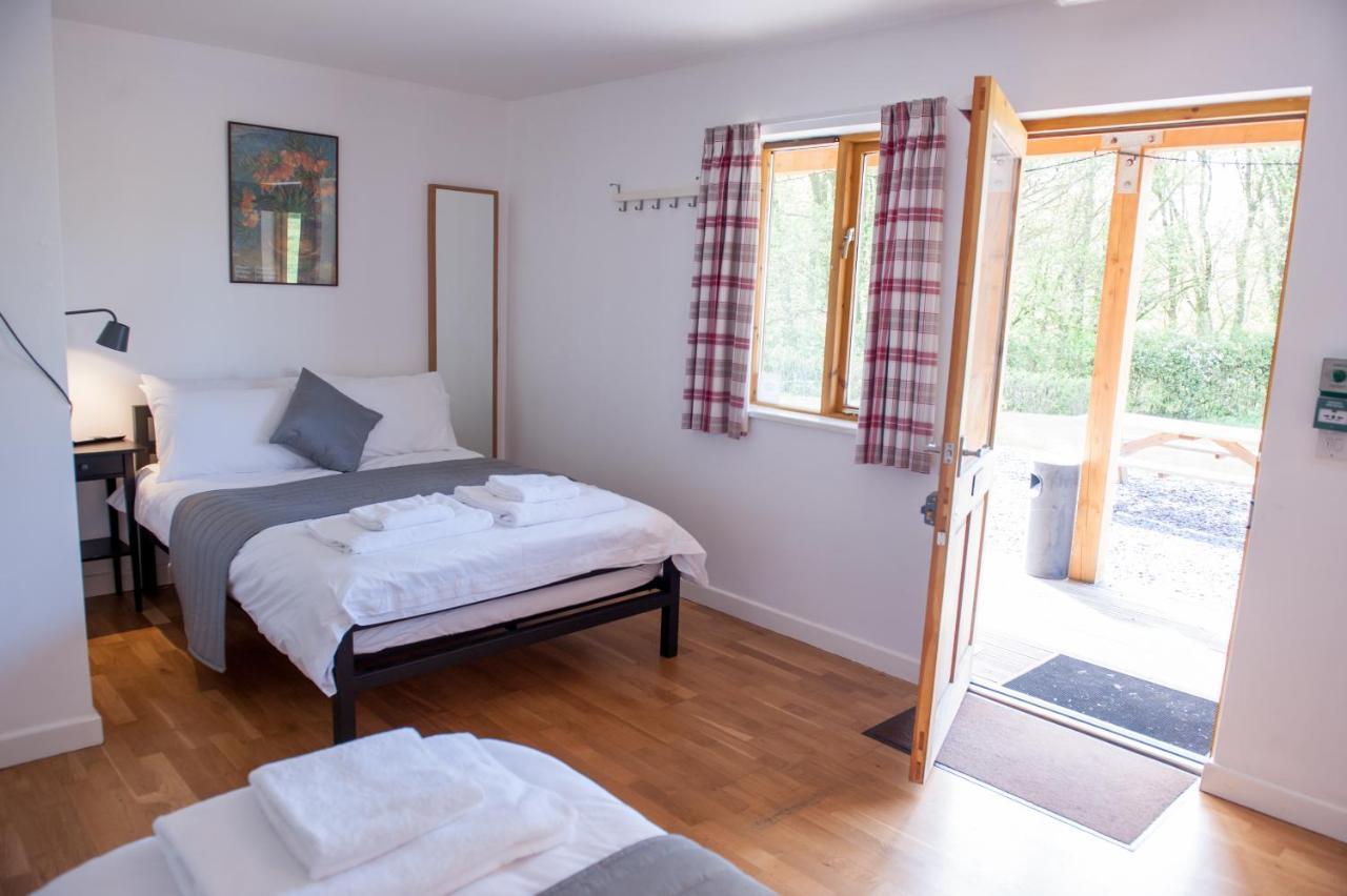 Cowbridge Cabins Екстериор снимка
