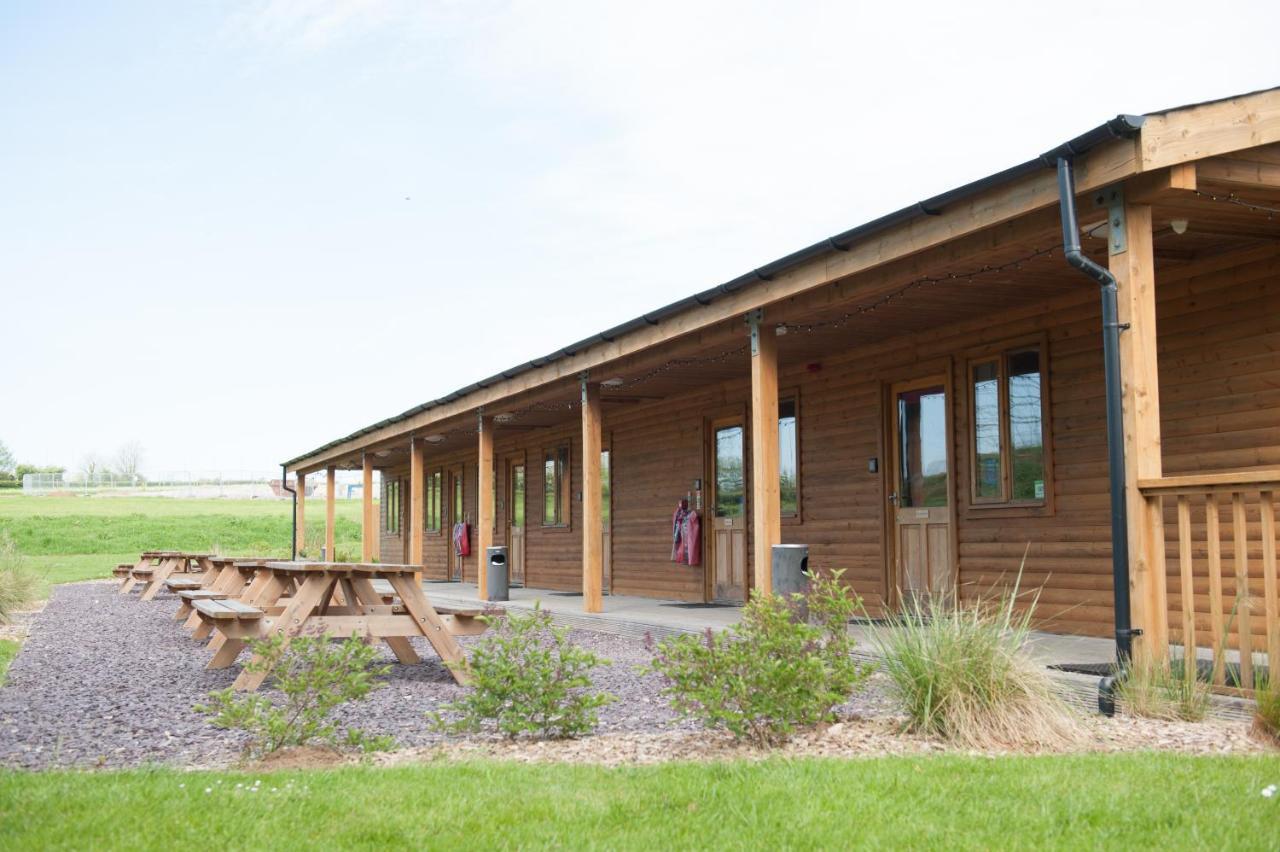Cowbridge Cabins Екстериор снимка