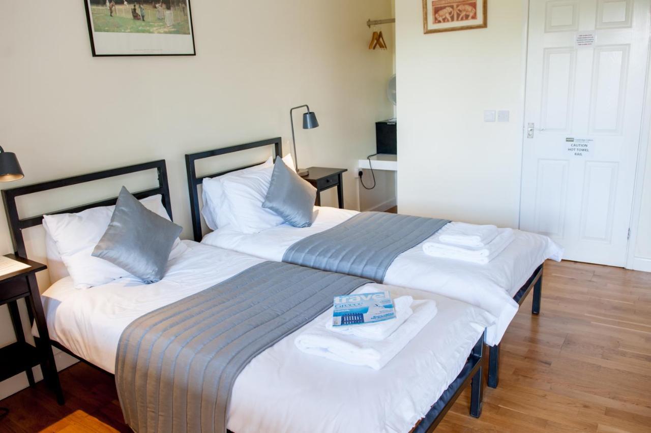 Cowbridge Cabins Екстериор снимка
