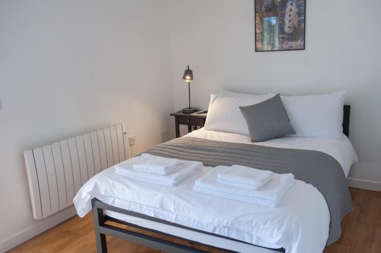 Cowbridge Cabins Екстериор снимка