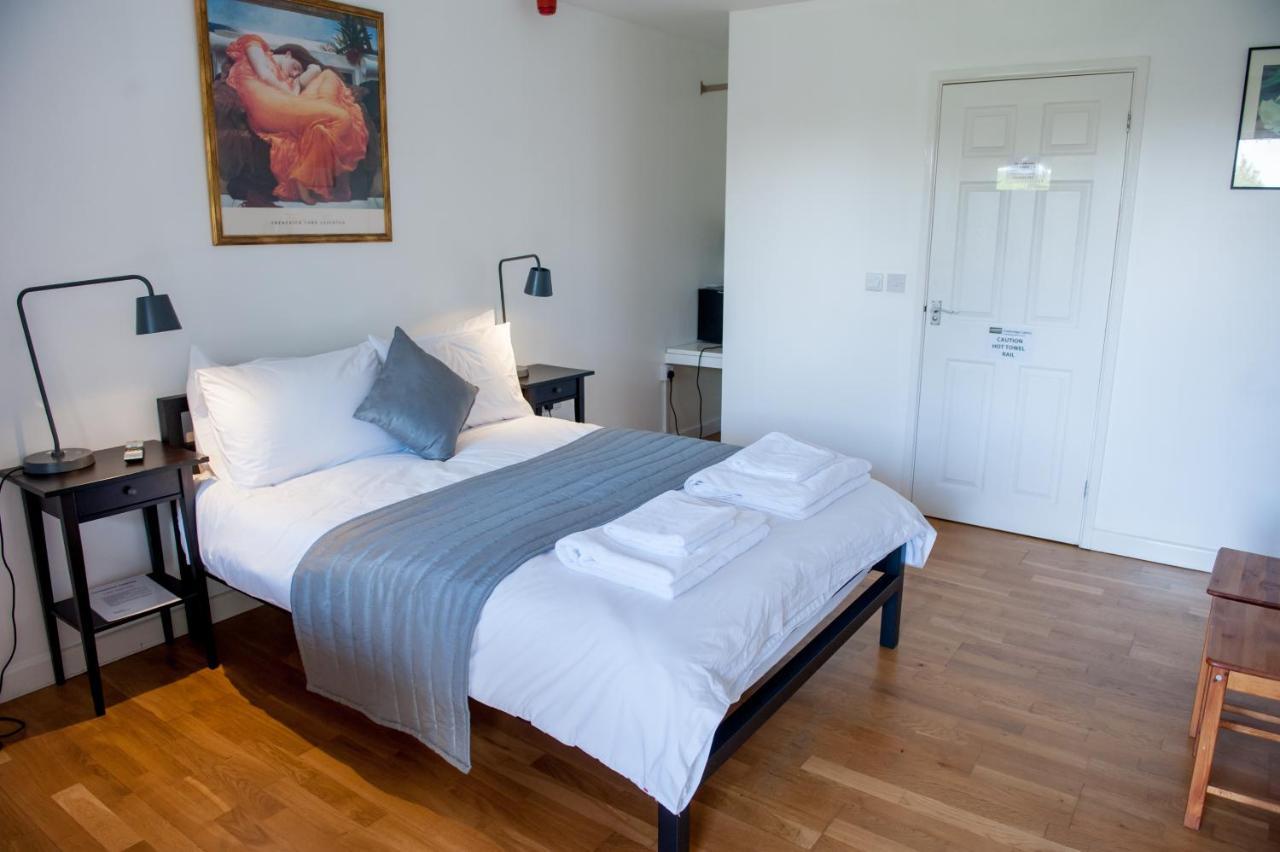 Cowbridge Cabins Екстериор снимка